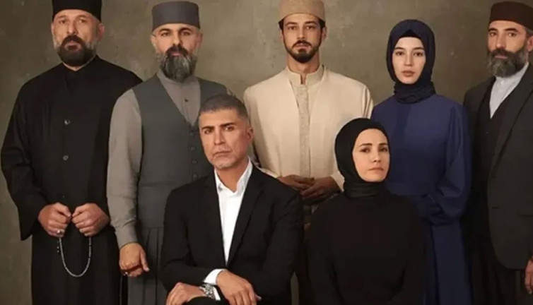 Kızıl Goncalar finali sonrası ünlü oyuncudan sürpriz yenilik. Takipçilerinden yorum istedi