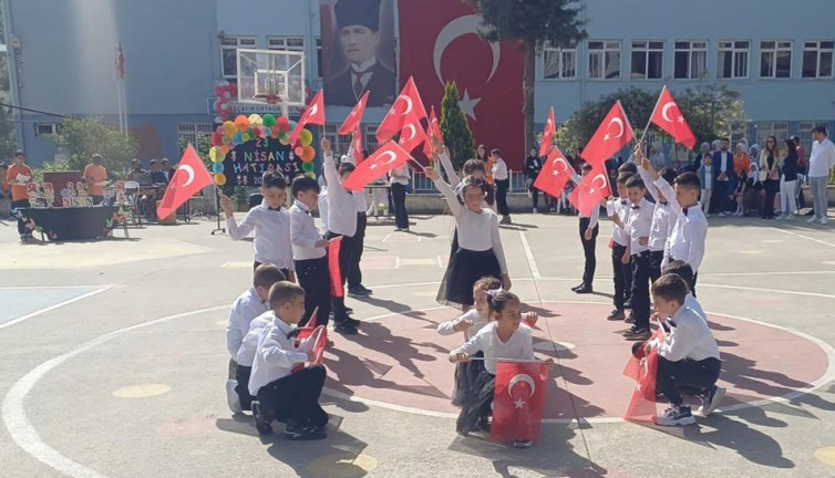 İstanbul'da yarın okullar tatil mi? 23 Nisan bugün törenlerle kutlandı