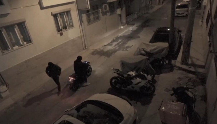 Motosiklet hırsızları kameraya takıldı