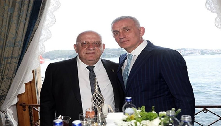 "Türkler ve köpekler giremez" pankartını asanlar İstanbul'da el üstünde tutuldu! Bu skandalı kim açıklayacak?