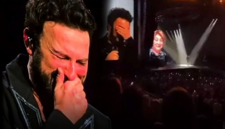 Annesini kaybettikten sonra ilk kez sahne aldı! Tarkan konserde hüngür hüngür ağladı