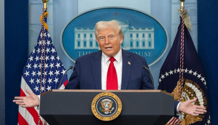 Trump’tan Panama ve Süveyş Kanalı resti: ABD gemileri ücret ödemesin!