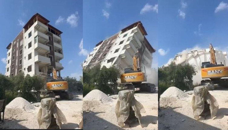 Defne’de 7 katlı binanın yıkım anı nefes kesti!