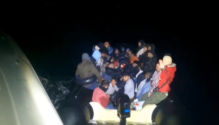İzmir'de 11’i çocuk 31 göçmen yakalandı