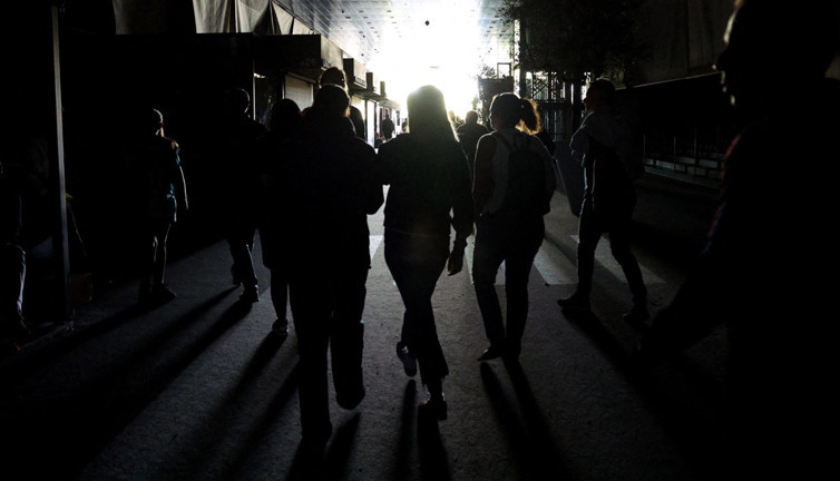 Avrupa'yı karanlığa gömen kaos sonrası... Akıllardaki tek soru: Türkiye de etkilenir mi?