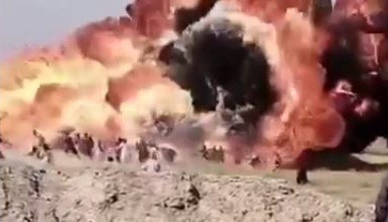 Pakistan'da yakıt tankeri patladı: Ölüler ve çok sayıda yaralı var