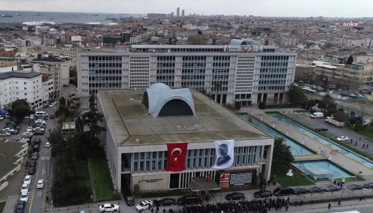 İBB'den ''Lüks araçlar saklandı'' iddialarına sert yanıt!