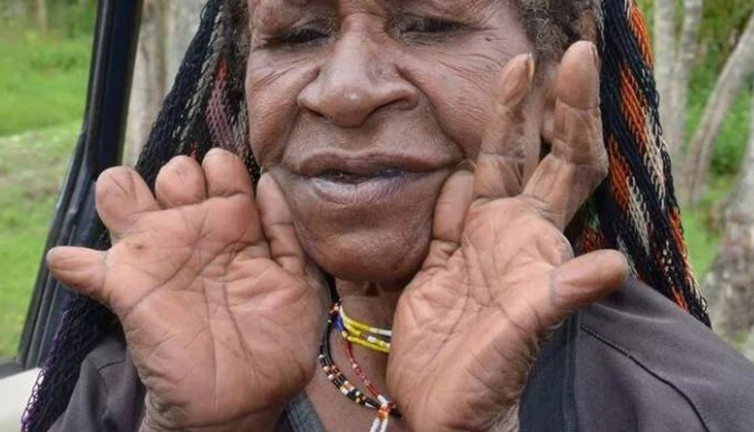 Bu kabilenin yası bile kan donduruyor! İzole hayat sürüyorlar