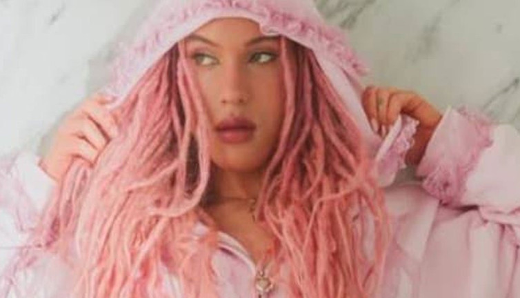 Ünlü oyuncunun oğlu kadın oldu