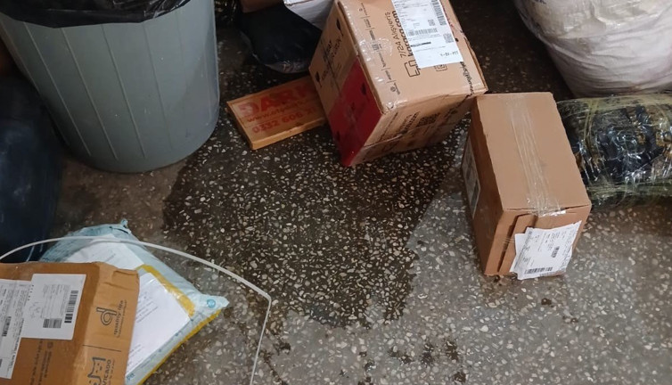 Ağrı PTT Kargo şubesinde su baskını: Önlem alınmadı, gönderiler zarar gördü