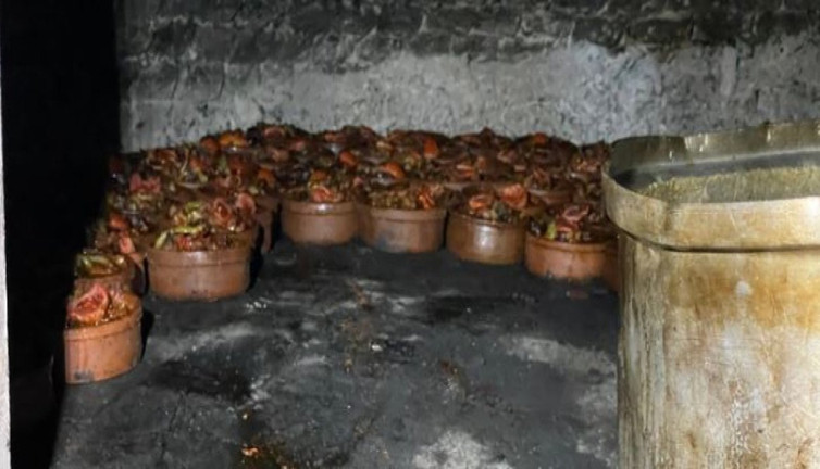 Sadece cuma günleri açılıyor 100 yıllık kaselerde servis ediliyor. 400 yıllık büyük sır!