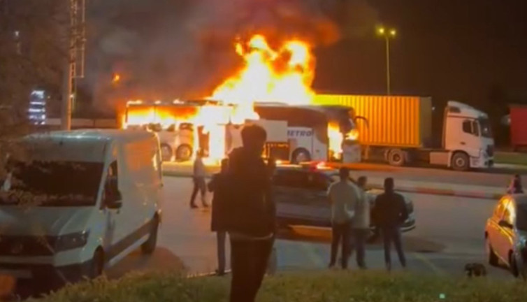 TEM Otoyolu’nda otobüs alevler içinde kaldı