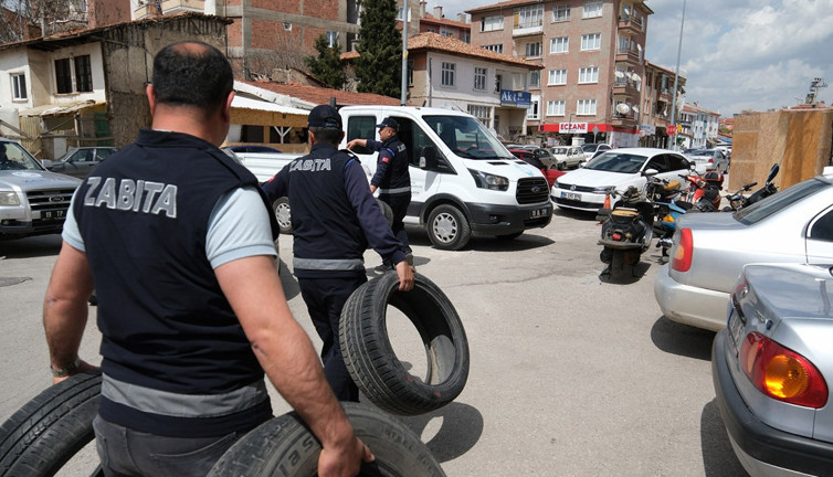 Zabıta’dan park engeline sert müdahale