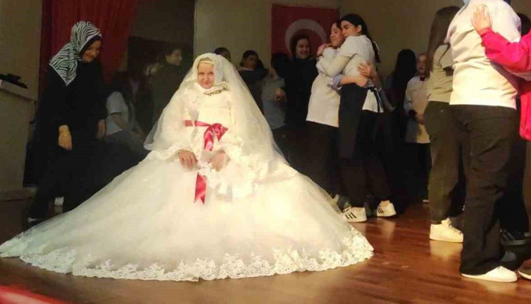 65’inde gelinlik giydi! Unutulmaz anlar yaşattılar