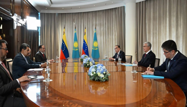 Tokayev ve Maduro, Moskova’da bir araya geldi