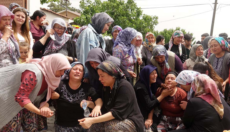 Annesinin feryadı yürekleri dağladı! Tabutun üstündeki sır