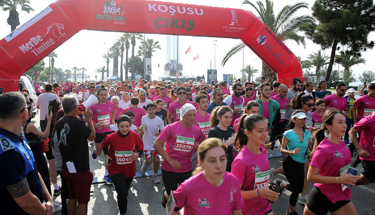 İzmir'de Zübeyde Hanım Koşusu gerçekleşti