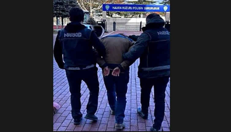 Yolcu otobüsünde operasyon: Kâğıda emdirilmiş uyuşturucuyla yakalandı!