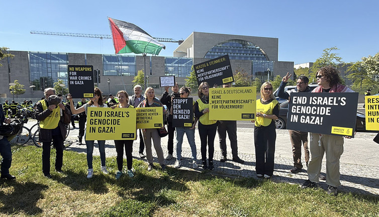 Berlin'de Herzog'a protesto