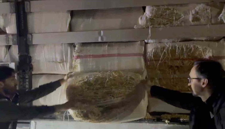 Saman balyalarının ardındaki sır! Çıkanlar polisleri şaşırttı!