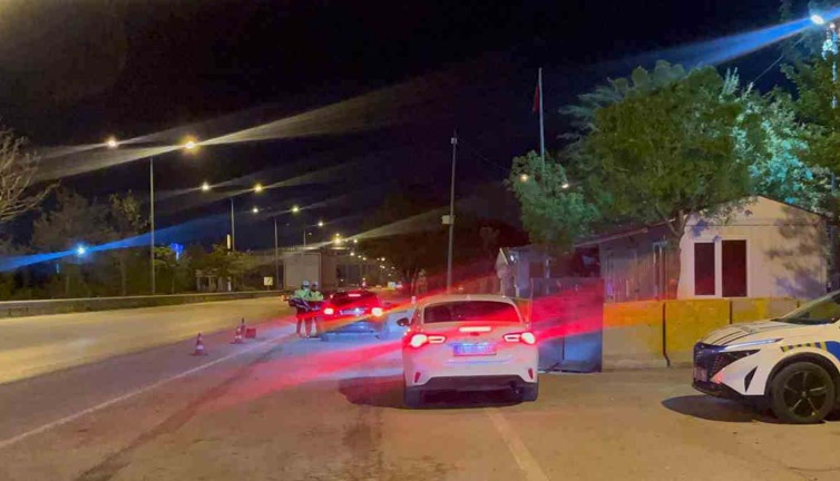 Eskişehir’de şok olay! ‘Dur’ ihtarına uymadı: Kaçtı polise çarptı