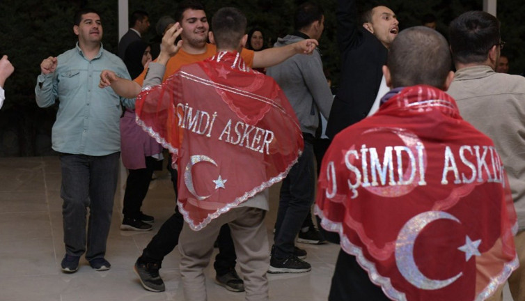 Engelli bireylerin bir günlük askerlik sevinci