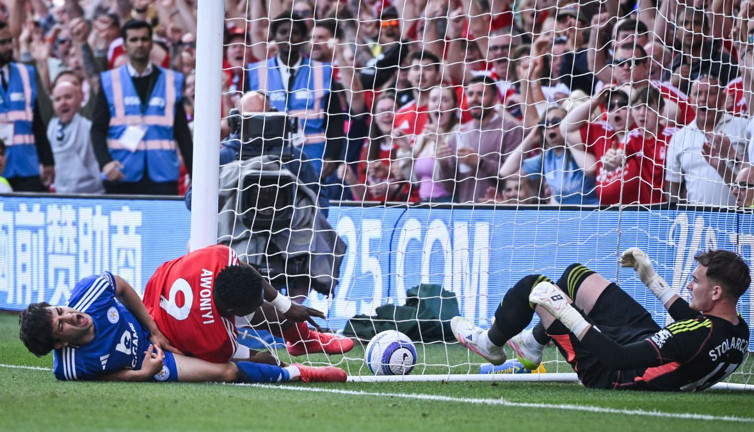 Maçta direğe çarparak yaralanmıştı! Taiwo Awoniyi ölüm riski nedeniyle suni komaya alındı