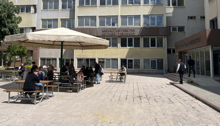 İzmit’te tarihi binada eğitim durduruldu