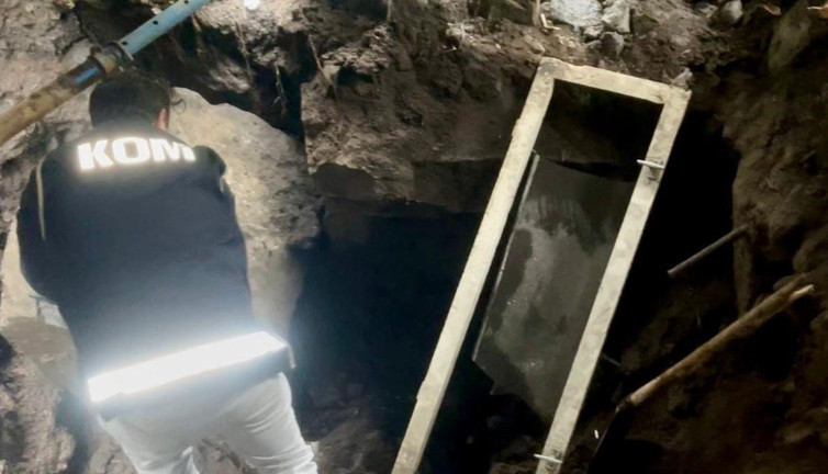 Tarihi kalede kazı yapanlar yakalandı