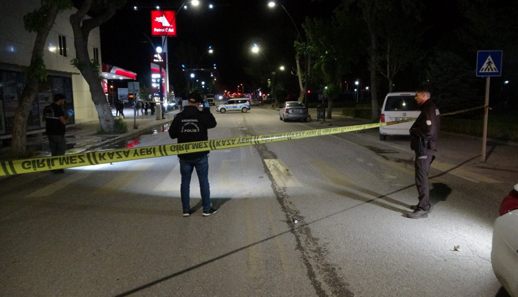 Silahlı saldırıya uğrayan genç ağır yaralandı