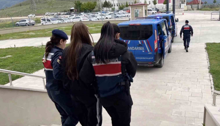 Oltalama yöntemiyle vatandaşları soydular: Çete çökertildi