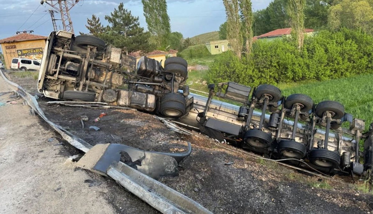 Yozgat'ta devrilen tankerin sürücüsü yaralandı