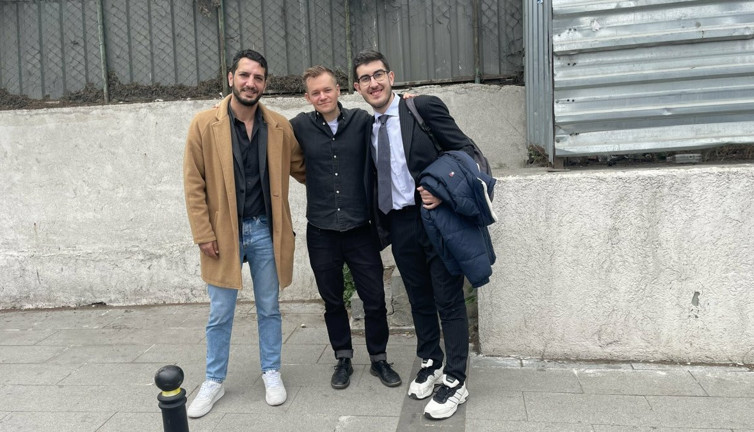 İsveçli gazeteci tahliye edildi! İlk işi bakın ne oldu...