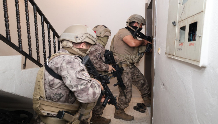 İllegal bahis şebekesine darbe! 33 kişi yakalandı