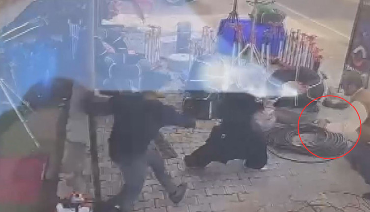 Gümüşhane’de bıçaklı dehşet anları! Kadın son anda kurtarıldı