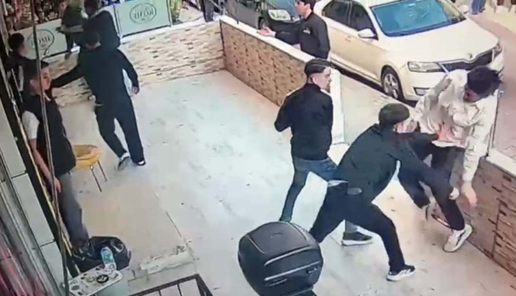 Avcılar’da iki grup çarpıştı! Bıçaklar konuştu