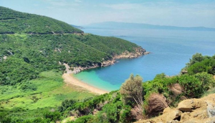 İstanbul'dan kaçan soluğu bu köyde alıyor. Her sokağı denize açılıyor. Sadece 3 saat 25 dakika uzaklıkta