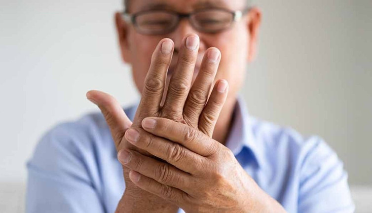 Parkinson tedavisinde umut mu, risk mi? Uzmanlar değerlendiriyor