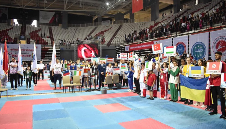 Kick Boks’ta şampiyon Türkiye