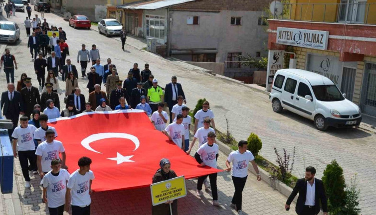 Tercan’da Gençlik Yürüyüşü düzenlendi