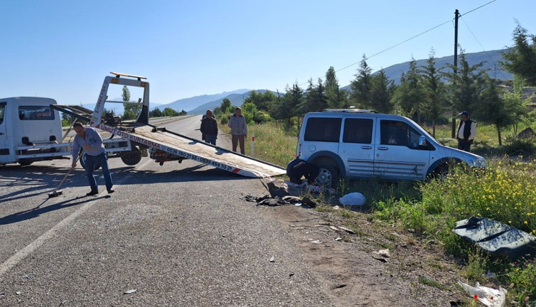 Denizli’de hurdaya dönen araçlarda can pazarı