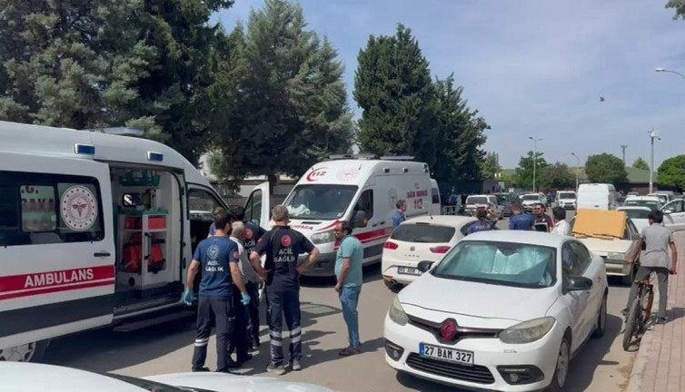 Adliye binası önünde akraba ailelerin kavgası: 5 yaralı, 7 gözaltı