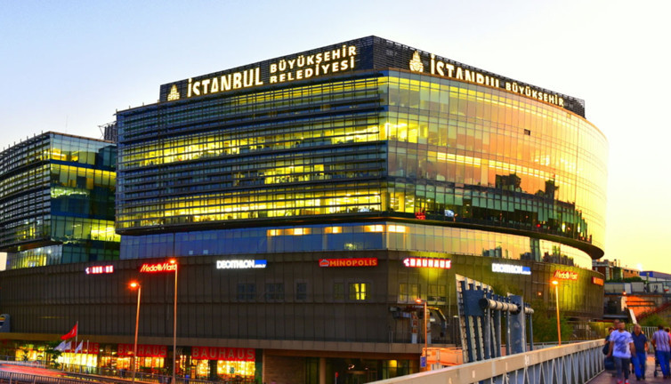 İBB soruşturmasında yeni gelişme. Paraları taşıdığı iddia ediliyor