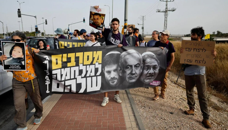 Netanyahu için çember daralıyor