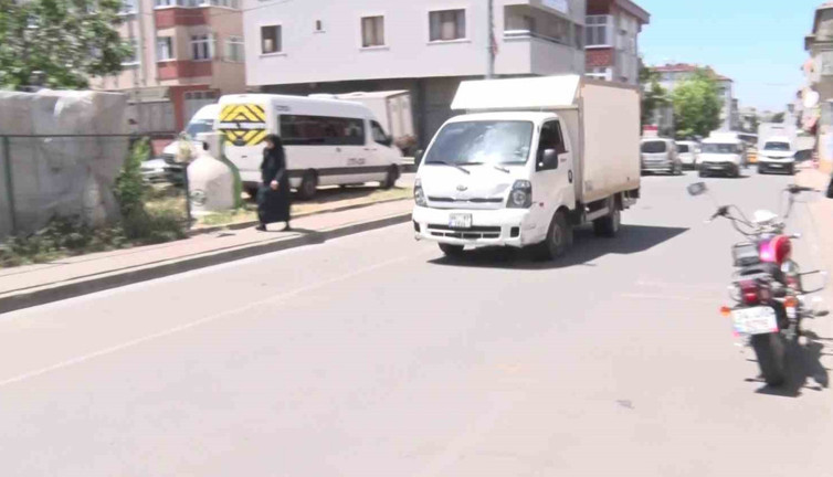 Mahallede kaza isyanı: Çocuklara araba çarptı!