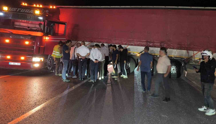 D-400’de TIR faciası! Uzun kuyruklar oluştu