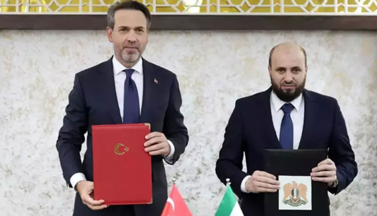 Suriye'ye elektrik ve doğal gaz ihracatı anlaşması! Bakan Bayraktar'dan açıklama