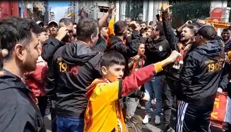 Galatasaray taraftarı bu akşam Yenikapı'ya akın edecek. On binler nefesini tuttu saat 19.00'ı bekliyor