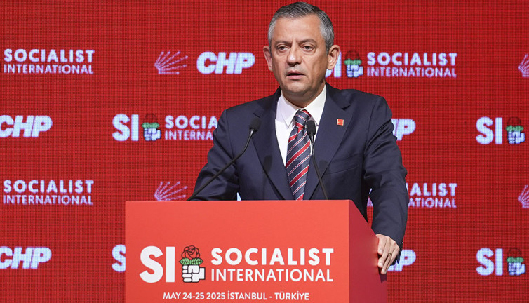 Özel, Sosyalist Enternasyonal'de konuştu: Türkiye sivil darbe sürecinde