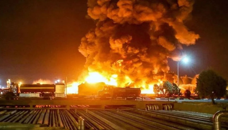 Ekvador'un en büyük petrol rafinerisinde yangın